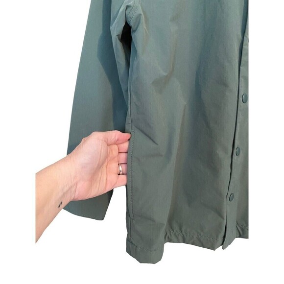 GAP Teen Windbreaker Size XL Full Zip Up Jacket Long Sleeves Green Quick Dry - Picture 3 of 9